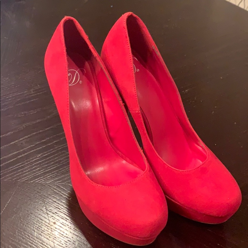 HEART IN D red suede heels